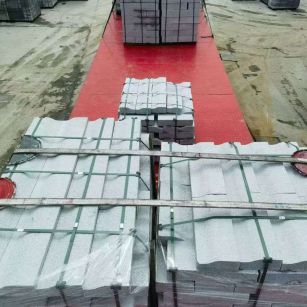 巴彦淖尔 芝麻白仿形加直形路沿石出货日常