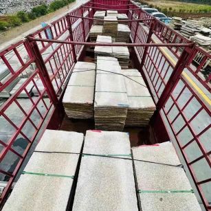 巴彦淖尔 黄金麻花岗岩荔枝面，光面毛板装车完成