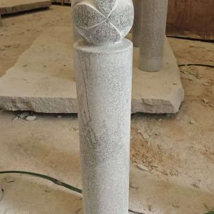 巴彦淖尔 芝麻白花岗岩石材挡车石柱、停车柱、圆柱挡车柱、方柱挡车柱等