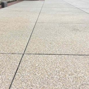 巴彦淖尔 黄金麻花岗岩石板材荔枝面地面铺装效果