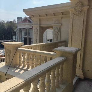 巴彦淖尔 黄金麻别墅外墙干挂雕花配合阳台栏杆花瓶柱