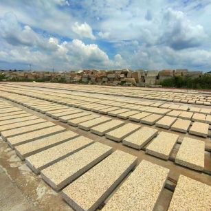 巴彦淖尔 黄金麻荔枝面花岗岩石材地铺石防护中