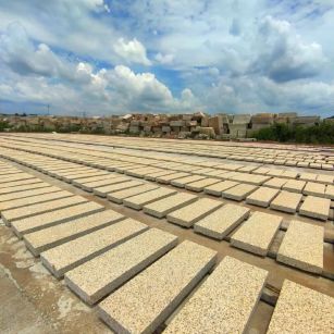 巴彦淖尔 黄金麻花岗岩荔枝面地铺石防护中