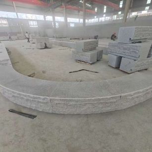 巴彦淖尔 芝麻白异形坐凳，自然面光面弧形加工