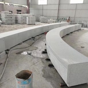 巴彦淖尔芝麻白花岗岩石板材 园林光面弧形坐凳