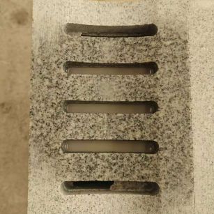 巴彦淖尔 芝麻白拉丝面花岗岩U型开槽排水槽