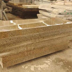 巴彦淖尔 黄金麻栏杆料半成品加工中