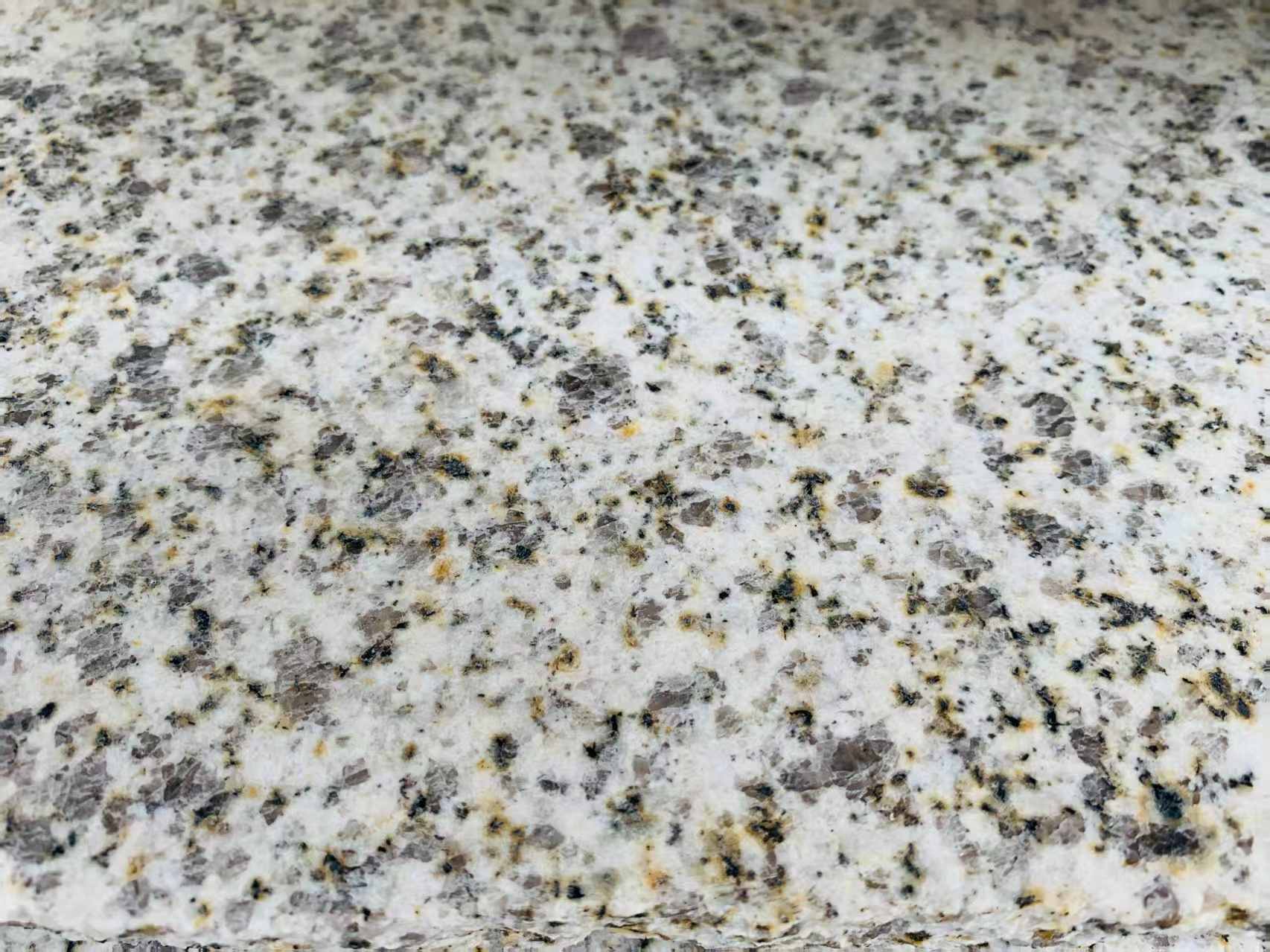 巴彦淖尔 黄金麻花岗岩石材浅黄光面