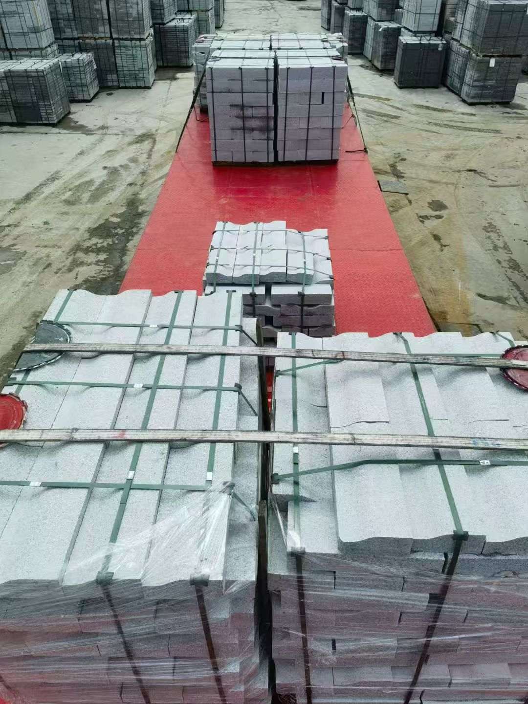 巴彦淖尔 芝麻白仿形加直形路沿石出货日常