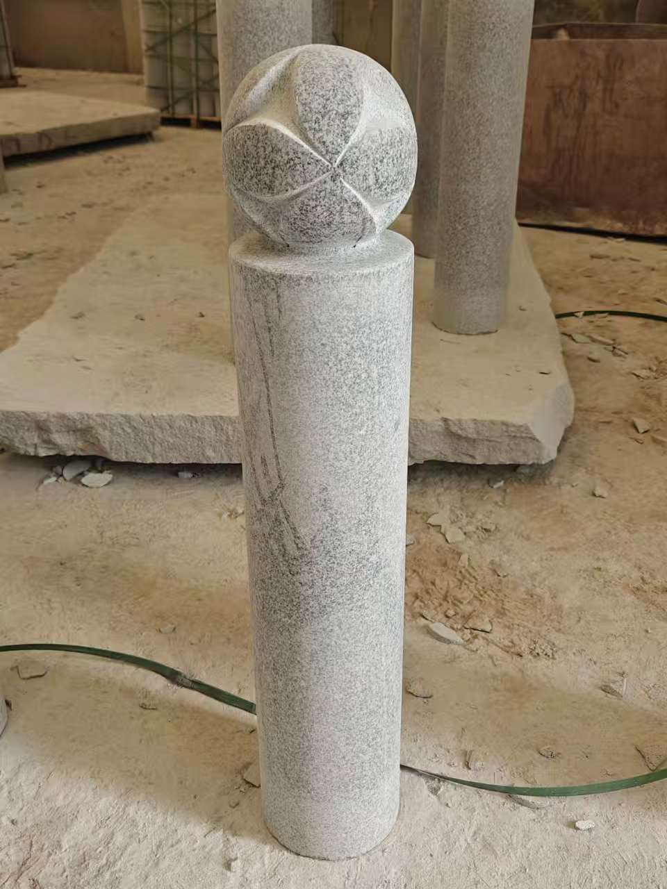 巴彦淖尔 芝麻白花岗岩石材挡车石柱、停车柱、圆柱挡车柱、方柱挡车柱等