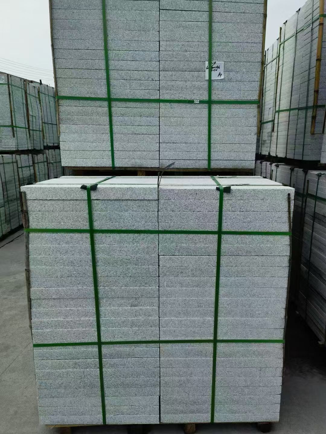 巴彦淖尔 芝麻白火烧，园林广场市政工程地铺石，1.8~5.0厚均有现货