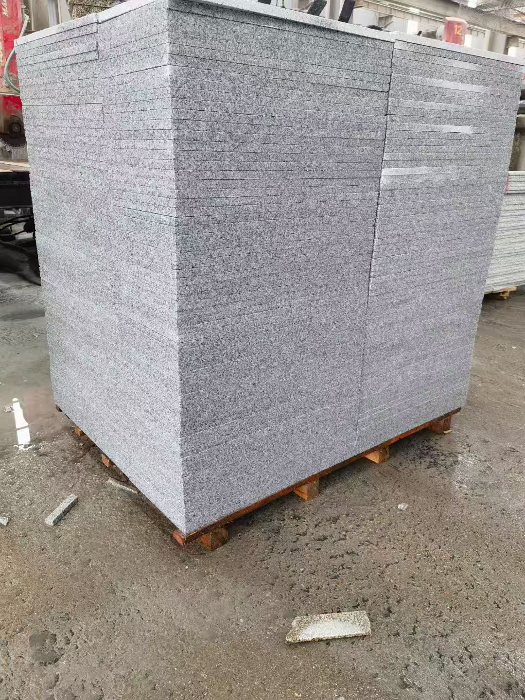 巴彦淖尔 芝麻白火烧面1.8厚300*600地铺石，尺寸标准，厚薄均匀