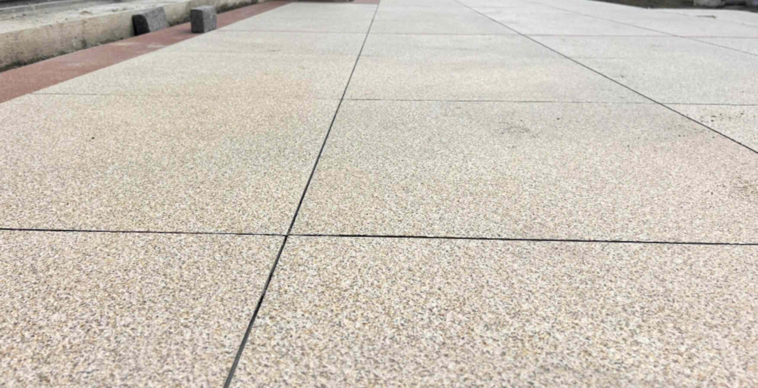 巴彦淖尔 黄金麻花岗岩石板材荔枝面地面铺装效果