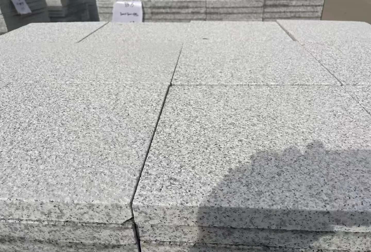 巴彦淖尔 白麻花岗岩石材推荐 荔枝面地铺石