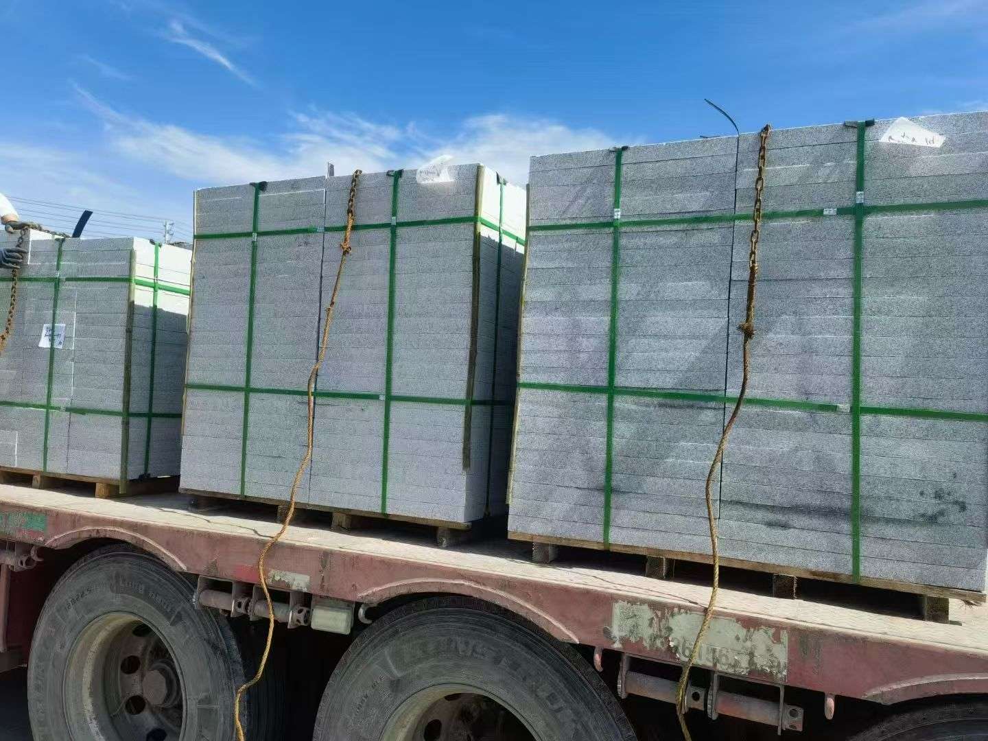 巴彦淖尔 芝麻白花岗岩地铺石装车日常