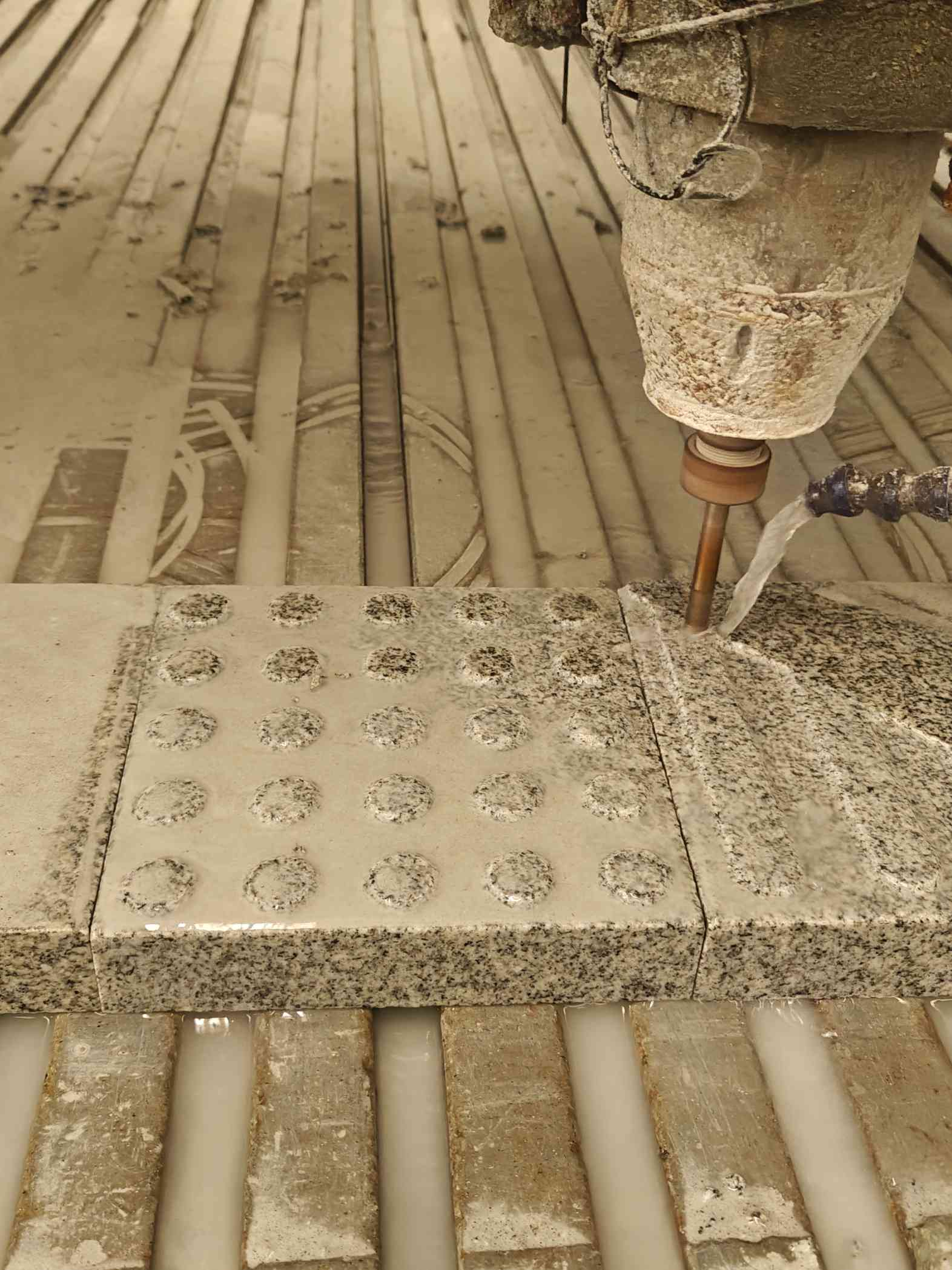 巴彦淖尔 芝麻白花岗岩石材盲人石、盲道石、盲点石