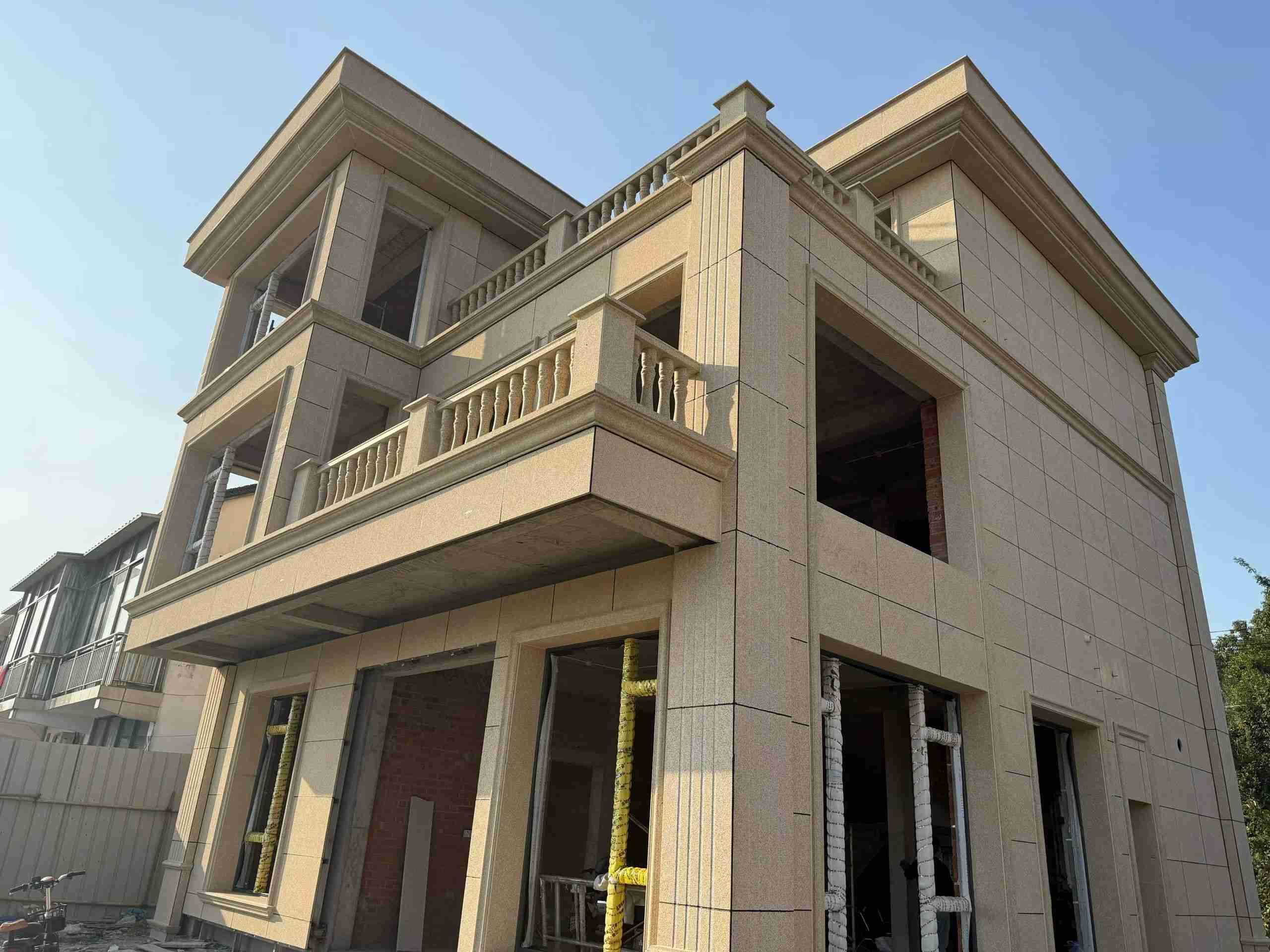 巴彦淖尔 黄金麻花岗岩石材荔枝面外墙干挂效果展示