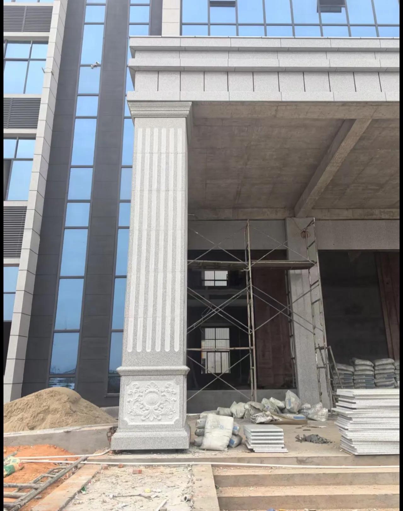 巴彦淖尔 芝麻白光面花岗岩门楼大柱（罗马柱）配雕花底座