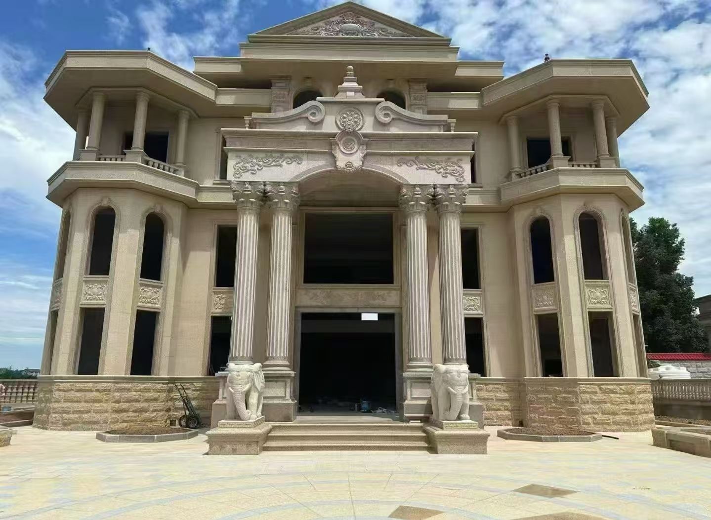 巴彦淖尔 黄金麻别墅外墙干挂，大柱，大象，蘑菇石，雕花板