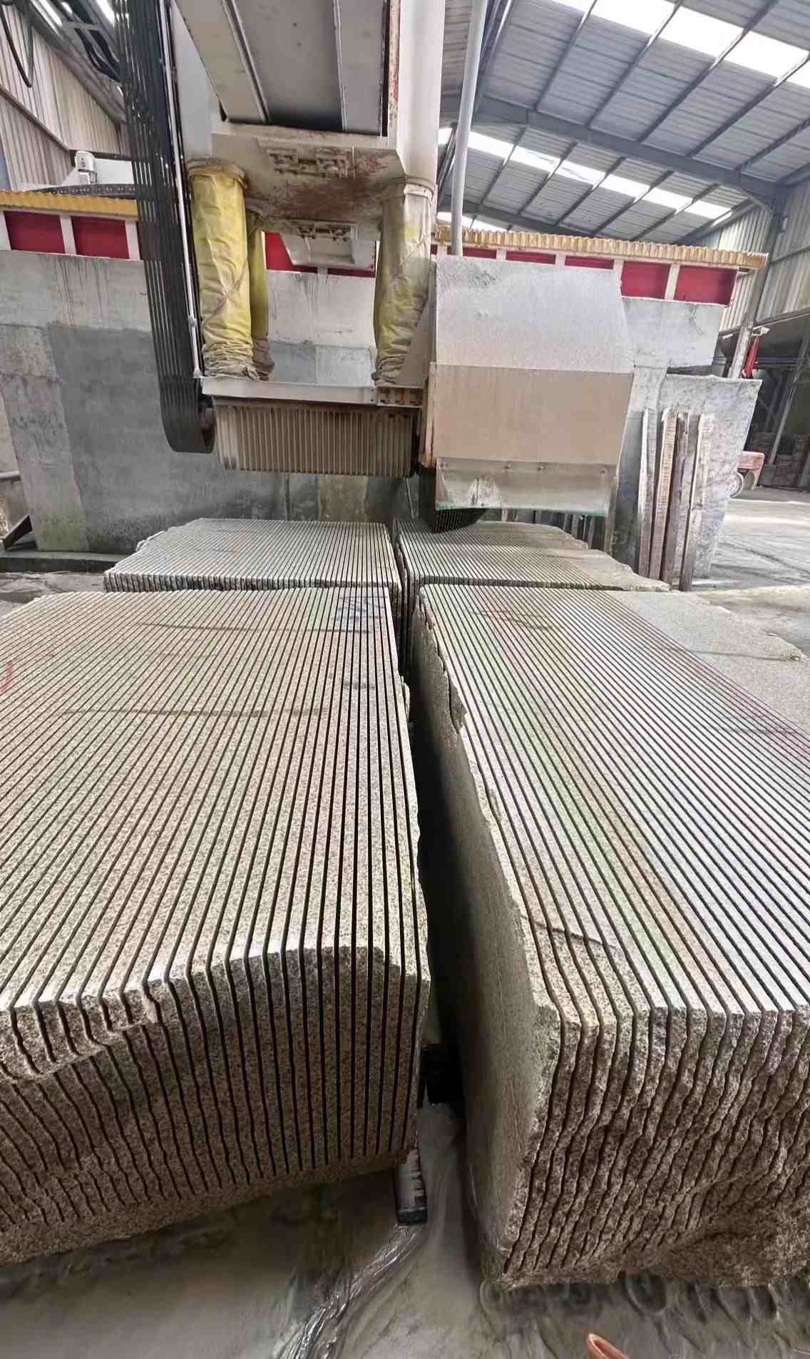 巴彦淖尔 车间生产日常，黄金麻白麻花岗岩