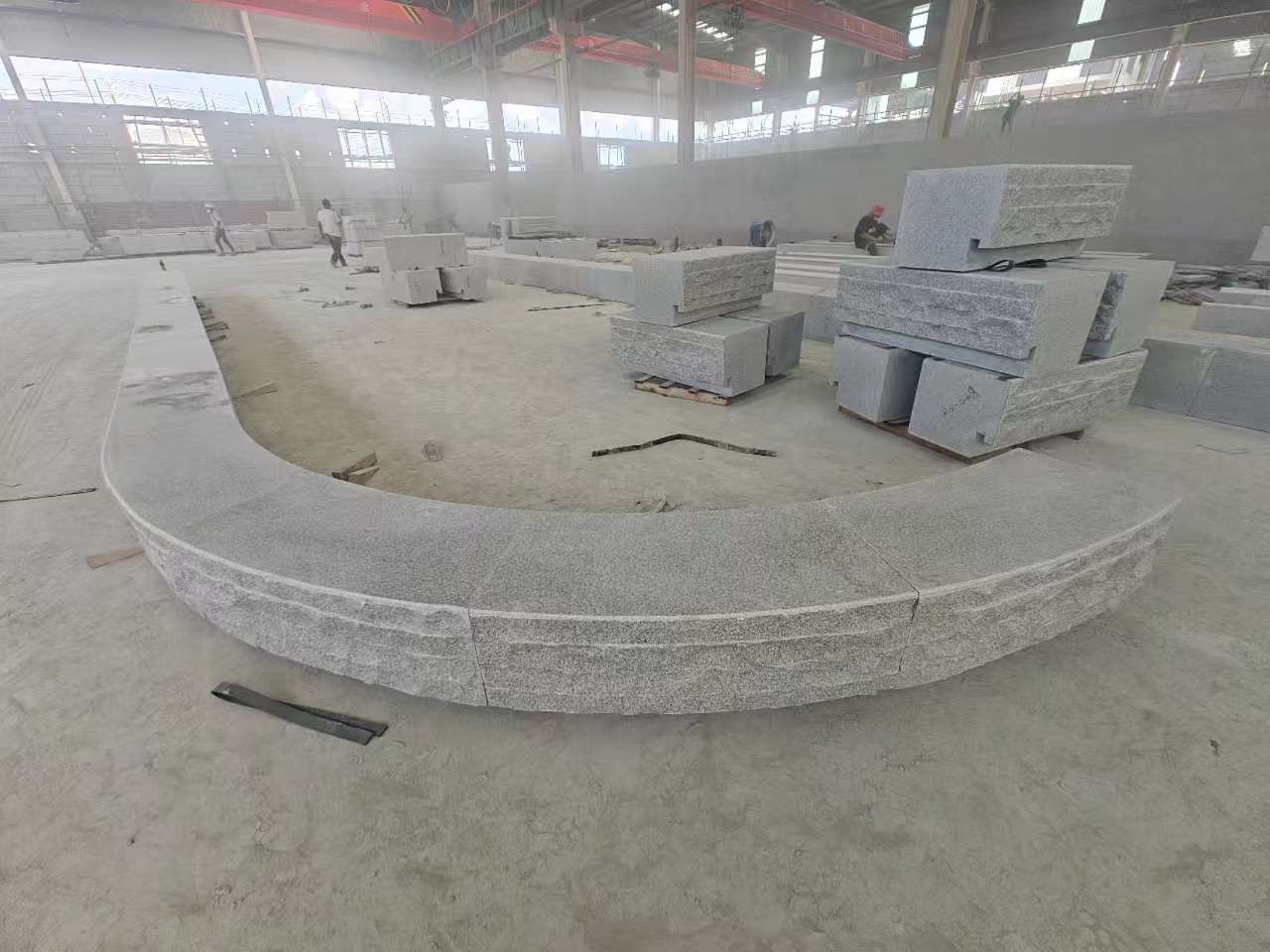 巴彦淖尔 芝麻白异形坐凳，自然面光面弧形加工