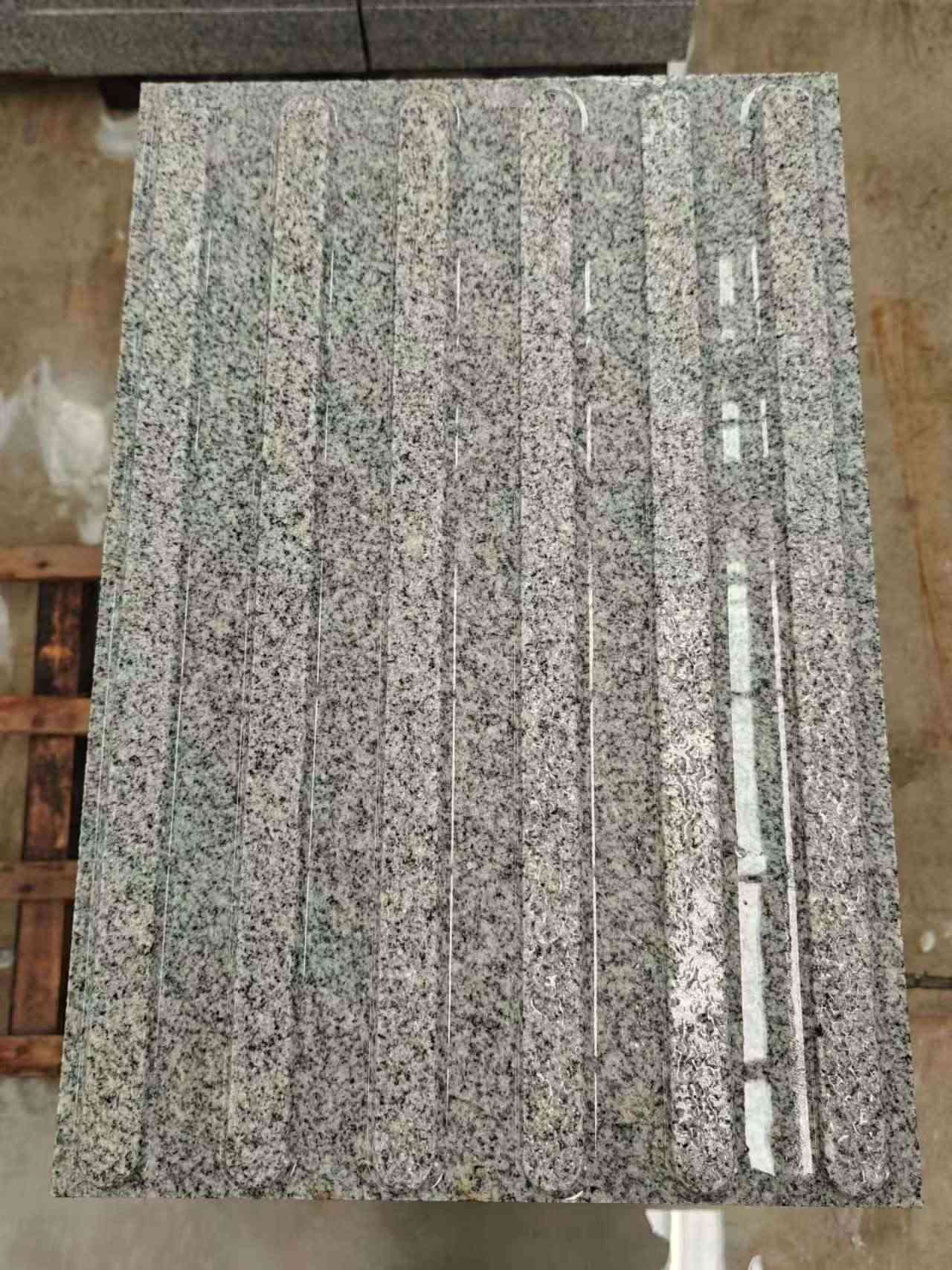 巴彦淖尔 芝麻白花岗岩荔枝面雕刻盲道，盲条