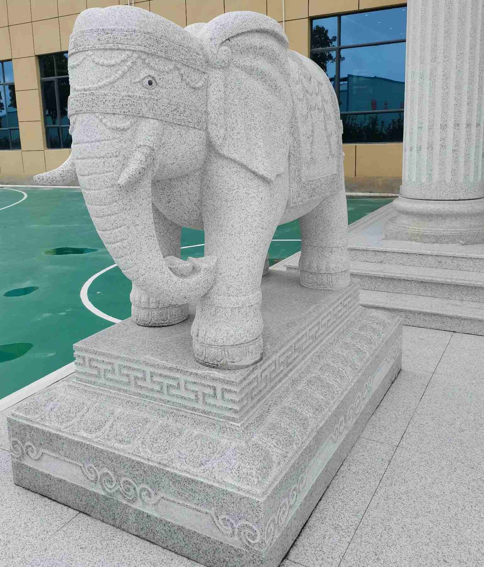 巴彦淖尔 白麻花岗岩动物异形石雕-大象