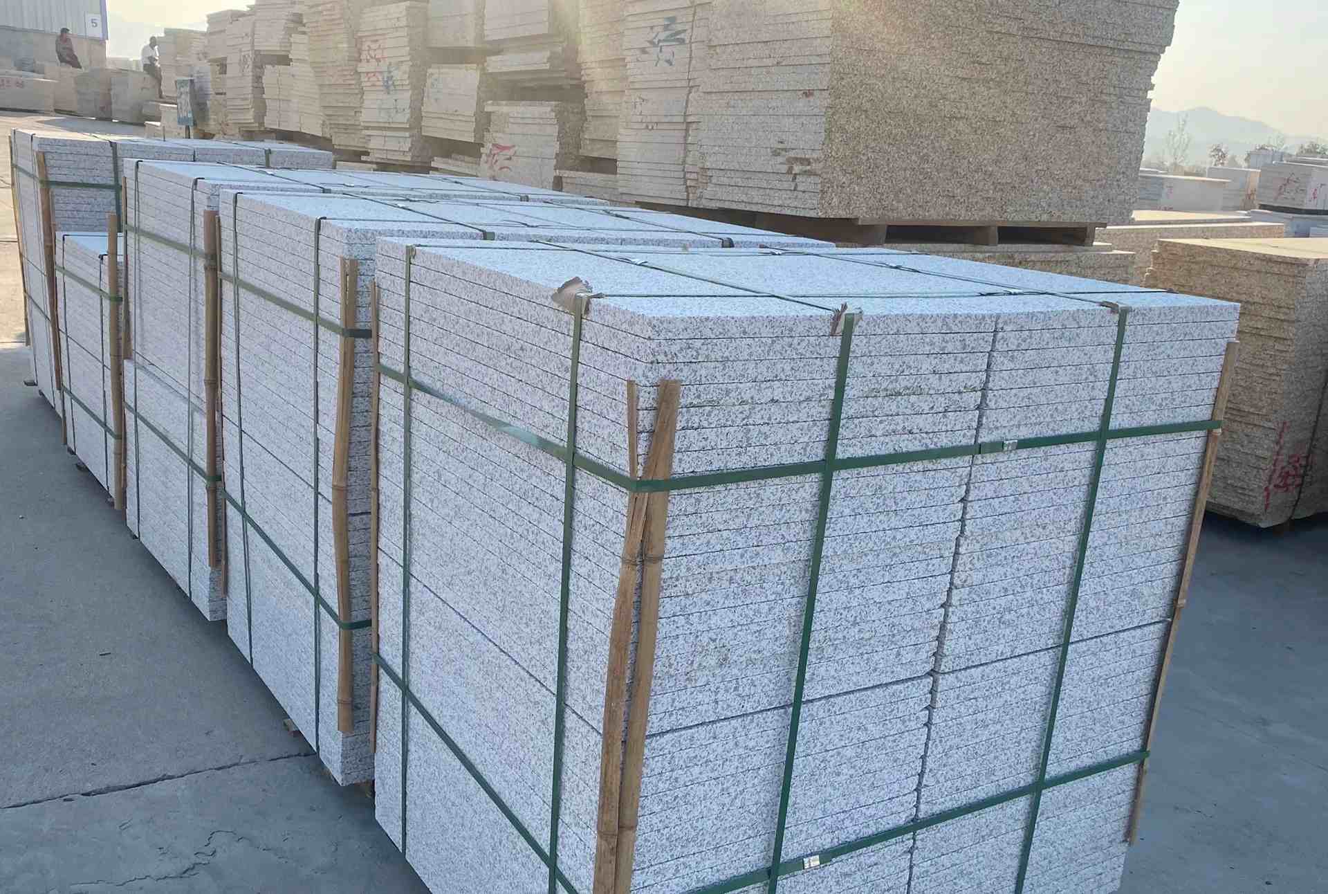 巴彦淖尔 白麻花岗岩荔枝面地铺石