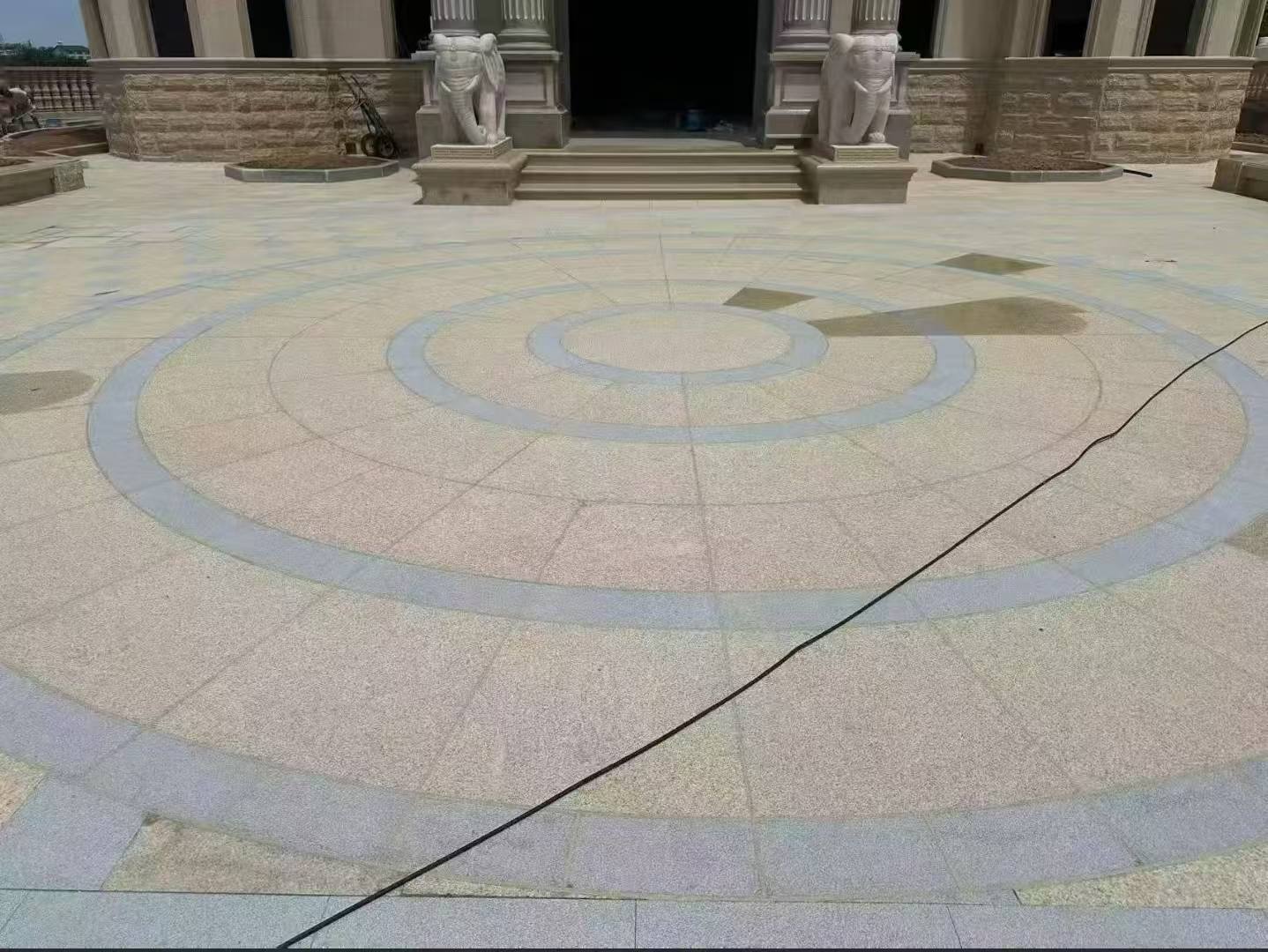 巴彦淖尔 黄金麻芝麻灰花岗岩石材地铺拼接效果