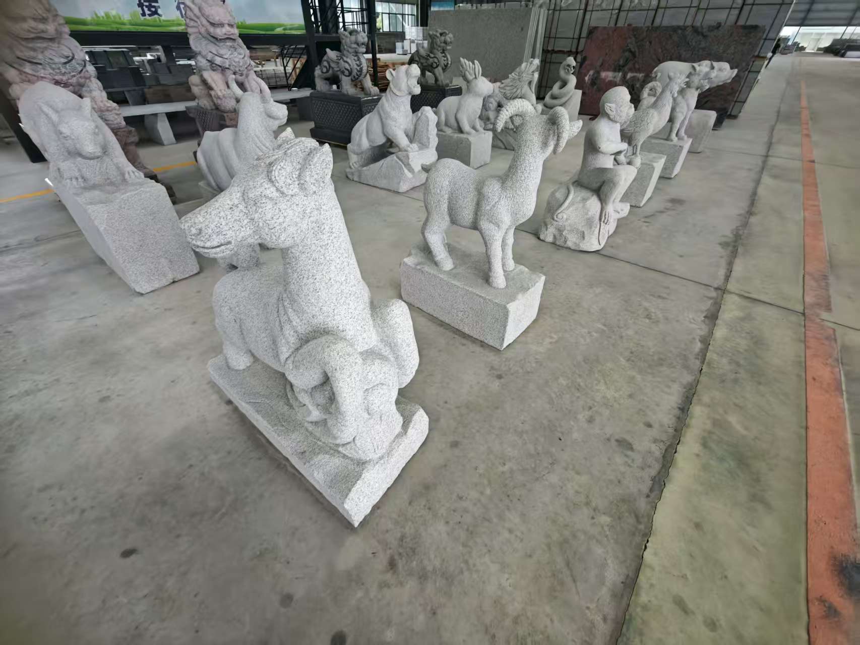 巴彦淖尔 芝麻白花岗岩造型立体雕刻——十二生肖