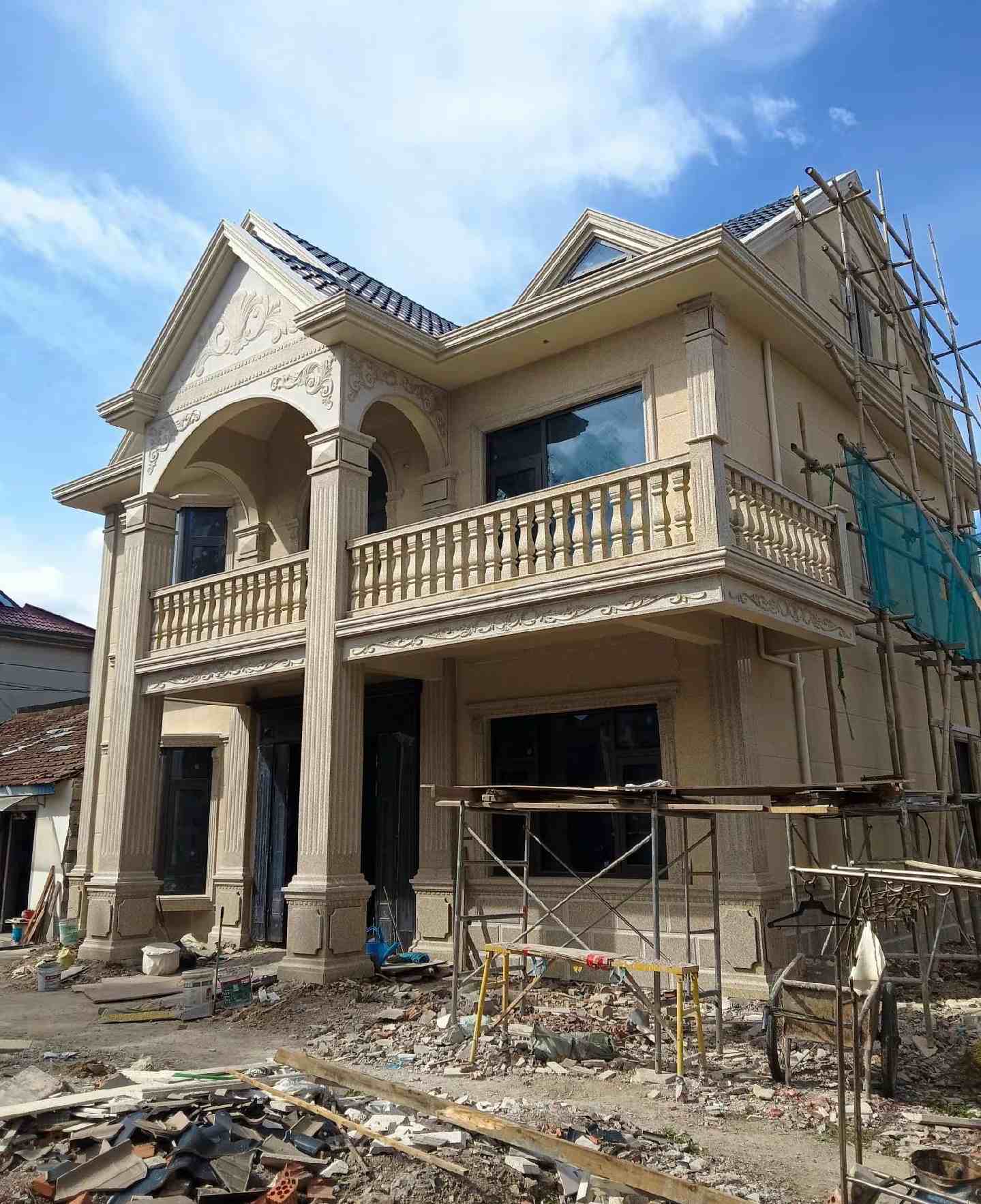 巴彦淖尔 黄金麻花岗岩石材私人别墅雕花门楼柱阳台栏杆