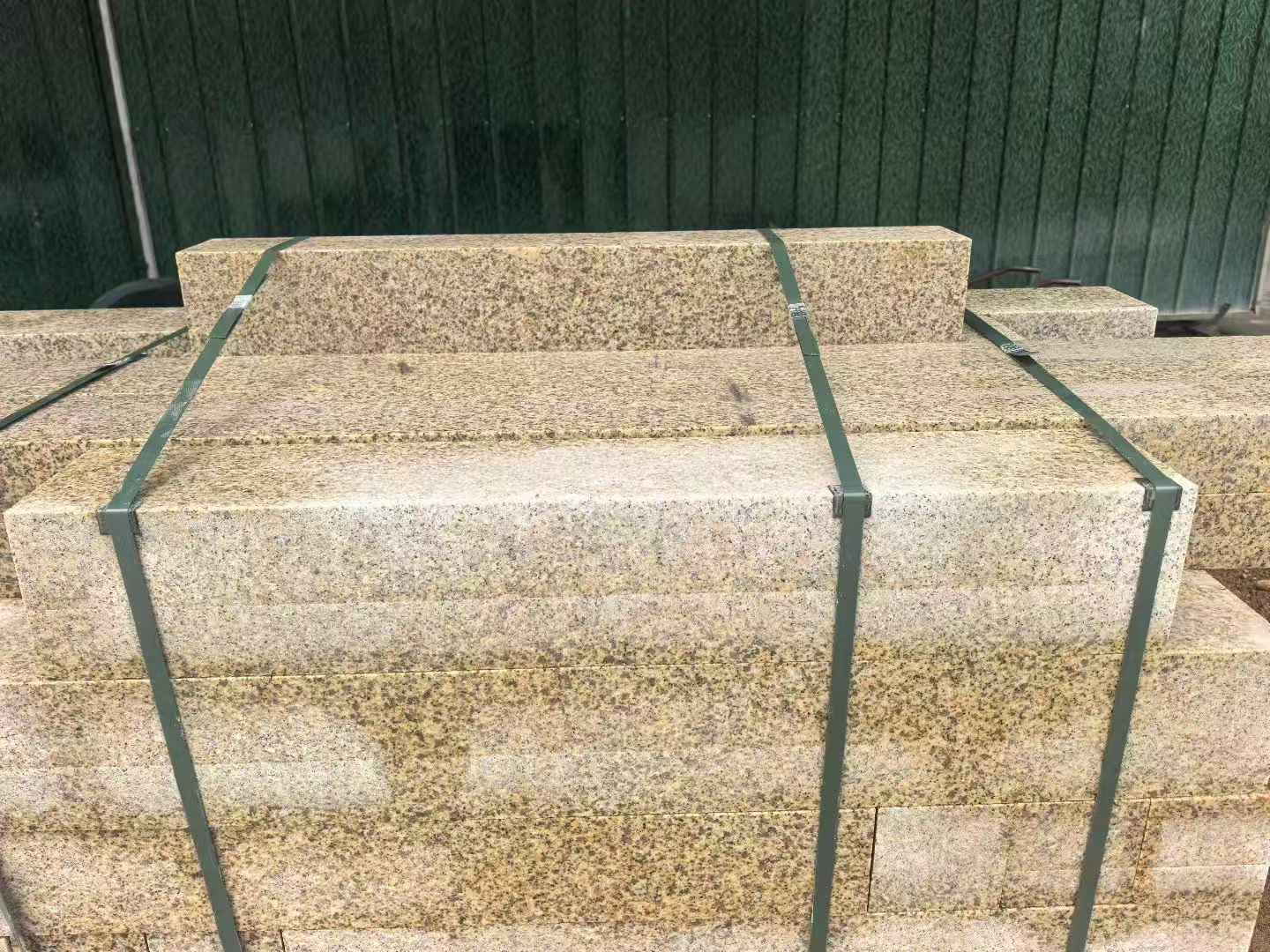 巴彦淖尔 黄金麻花岗岩石材机切面栏杆料半成品