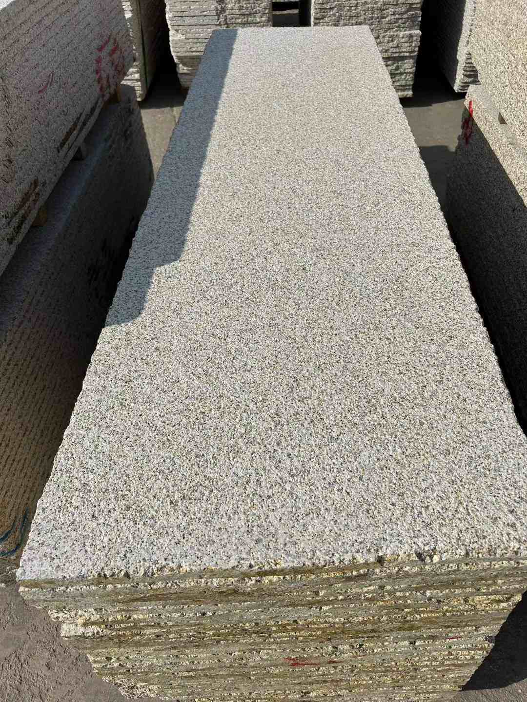 巴彦淖尔 黄金麻花岗岩荔枝面毛板，半成品