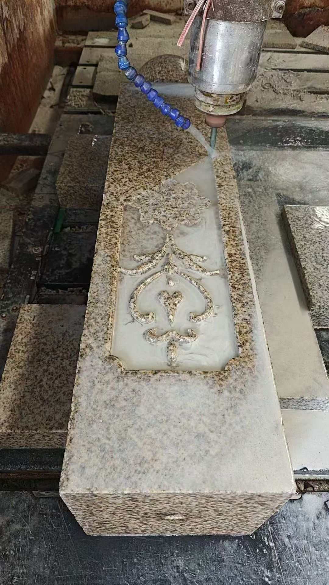 巴彦淖尔 黄金麻花岗岩异形加工雕刻栏杆大柱