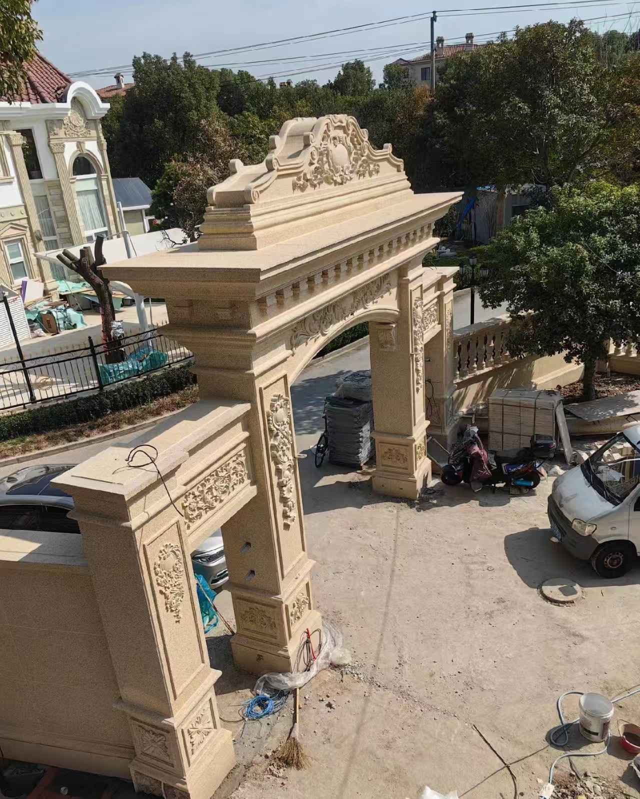 巴彦淖尔 黄金麻荔枝面花岗岩别墅门楼