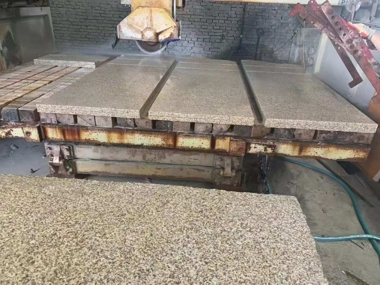 巴彦淖尔 黄金麻荔枝面成品板加工