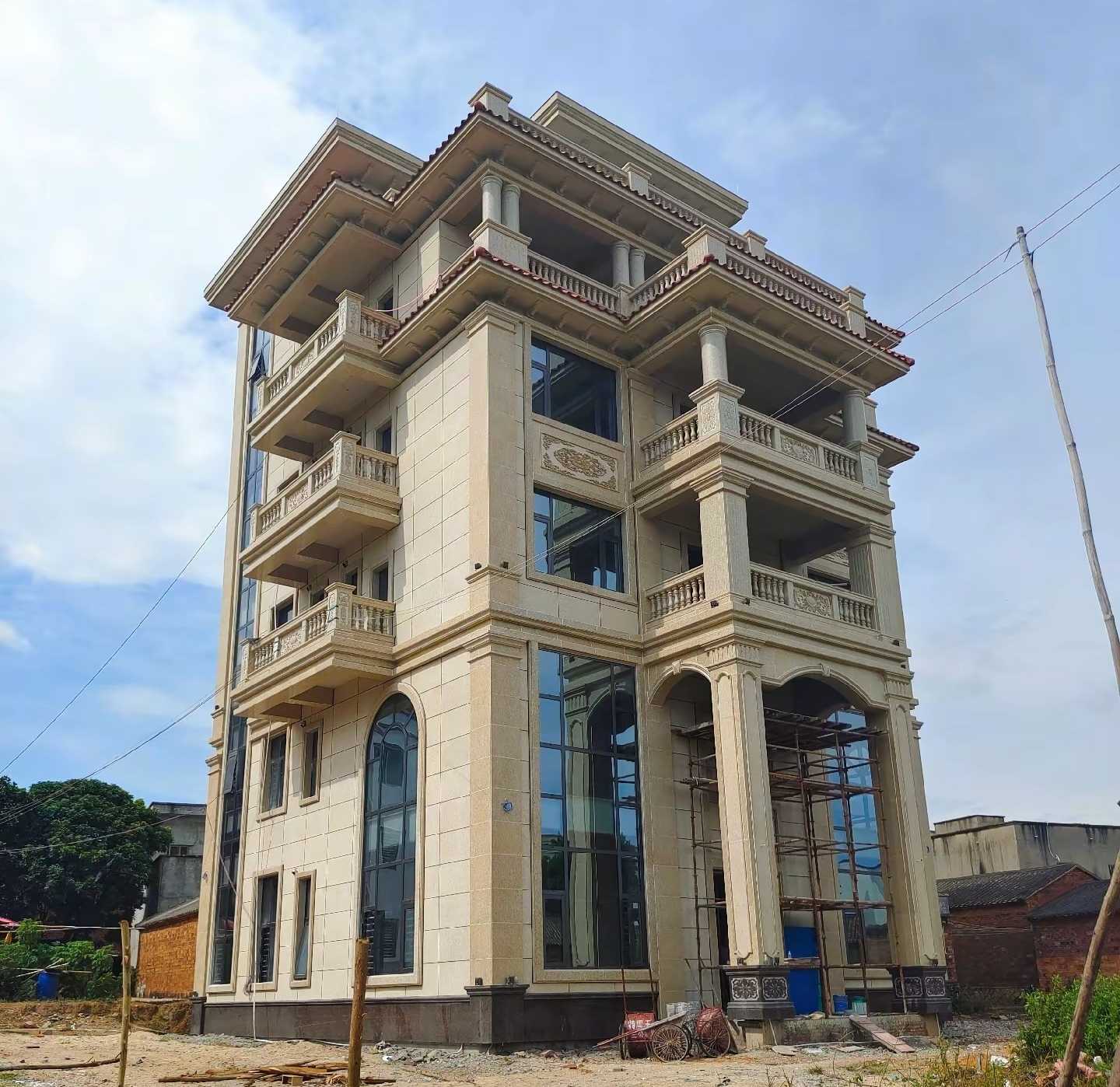 巴彦淖尔 黄金麻花岗岩石材别墅外墙干挂搭配（雕花栏杆花瓶柱门楼罗马柱）