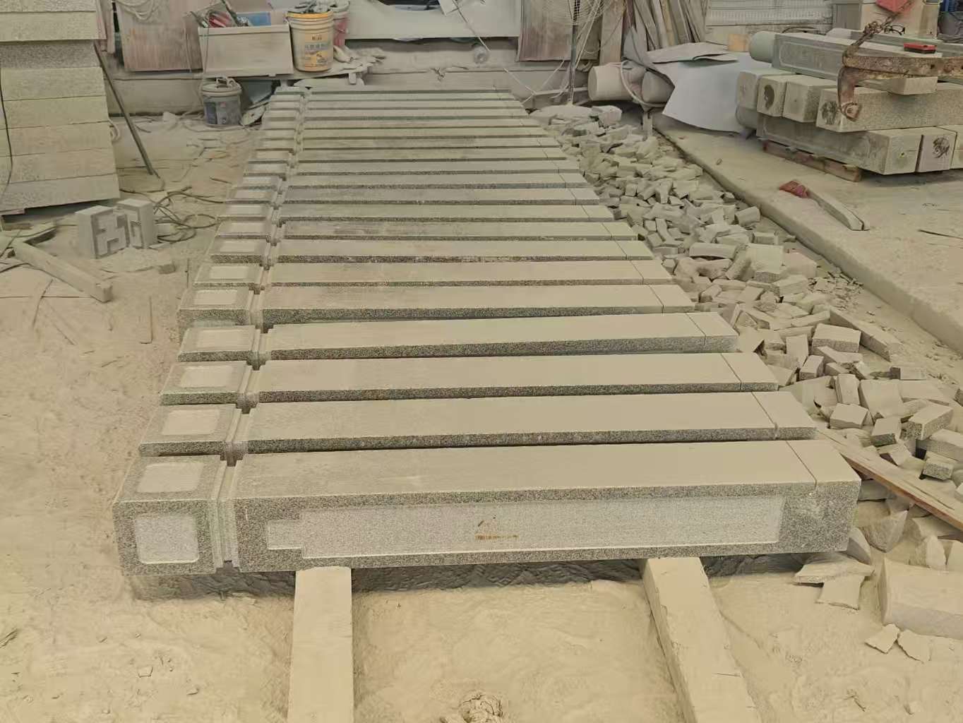 巴彦淖尔 芝麻白异形加工雕刻-栏杆大柱，方柱