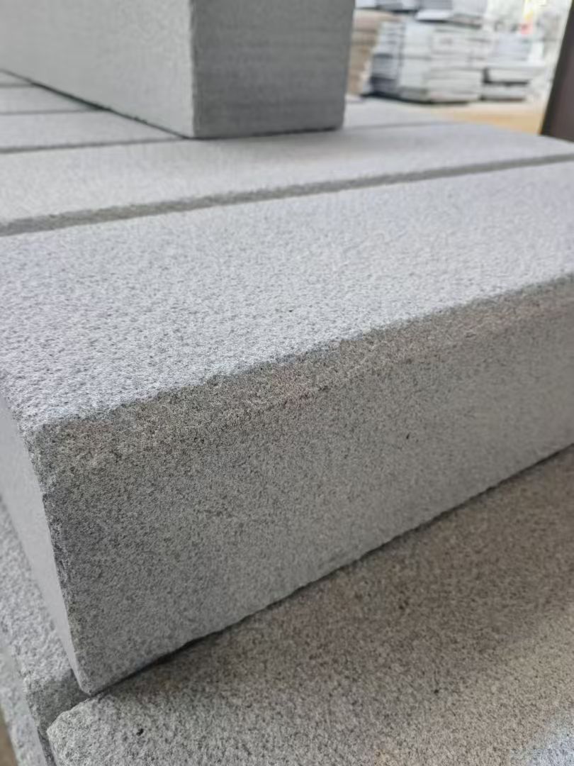 巴彦淖尔 芝麻灰荔枝面路沿石