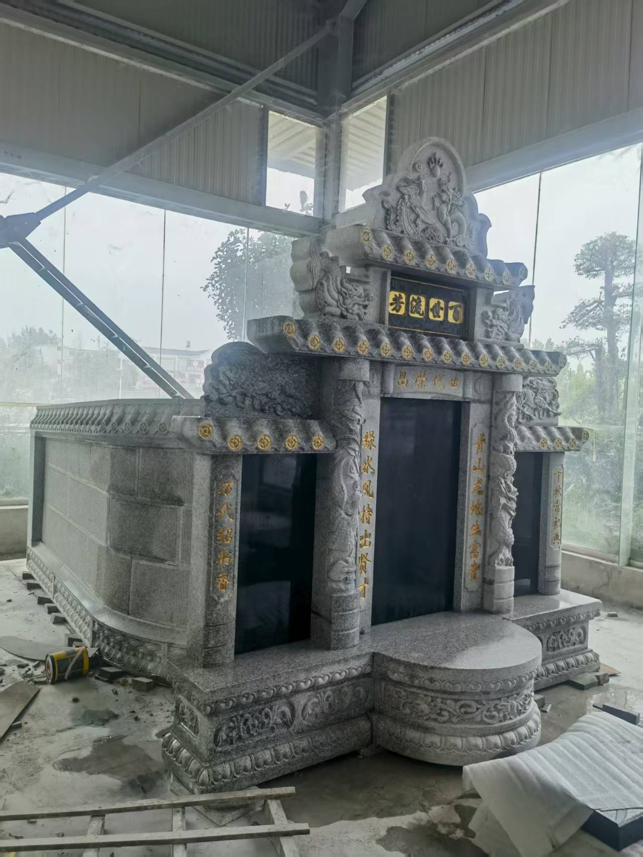 巴彦淖尔 芝麻白墓碑效果展示图